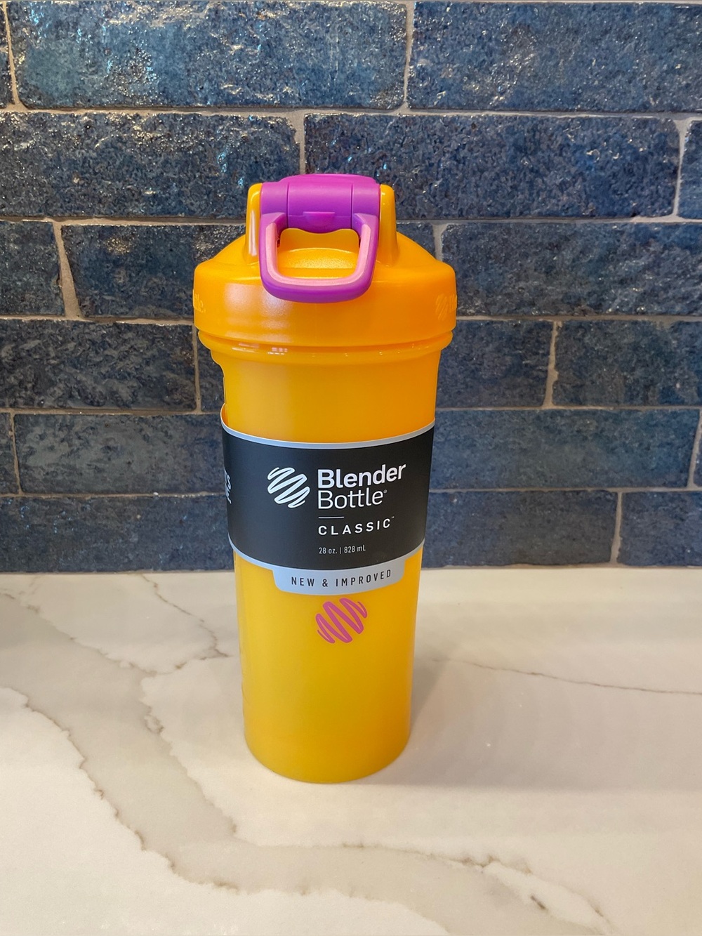 Blender Bottle Classic Shaker 28 oz-NWT